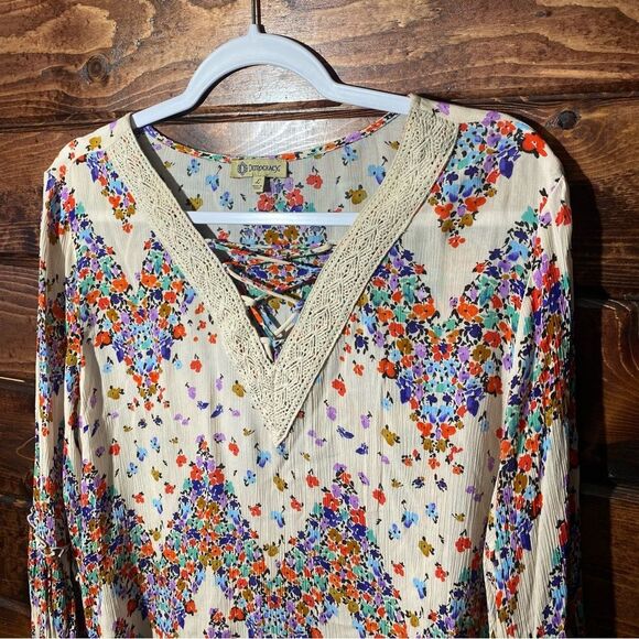 Democracy Boho Floral Crisscross V-Neck Embroidered Lace Neck Blouse Women's L - Picture 2 of 15